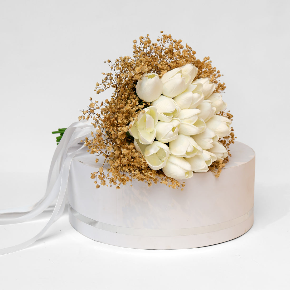 Elegant tulip bridal bouquet with baby&
